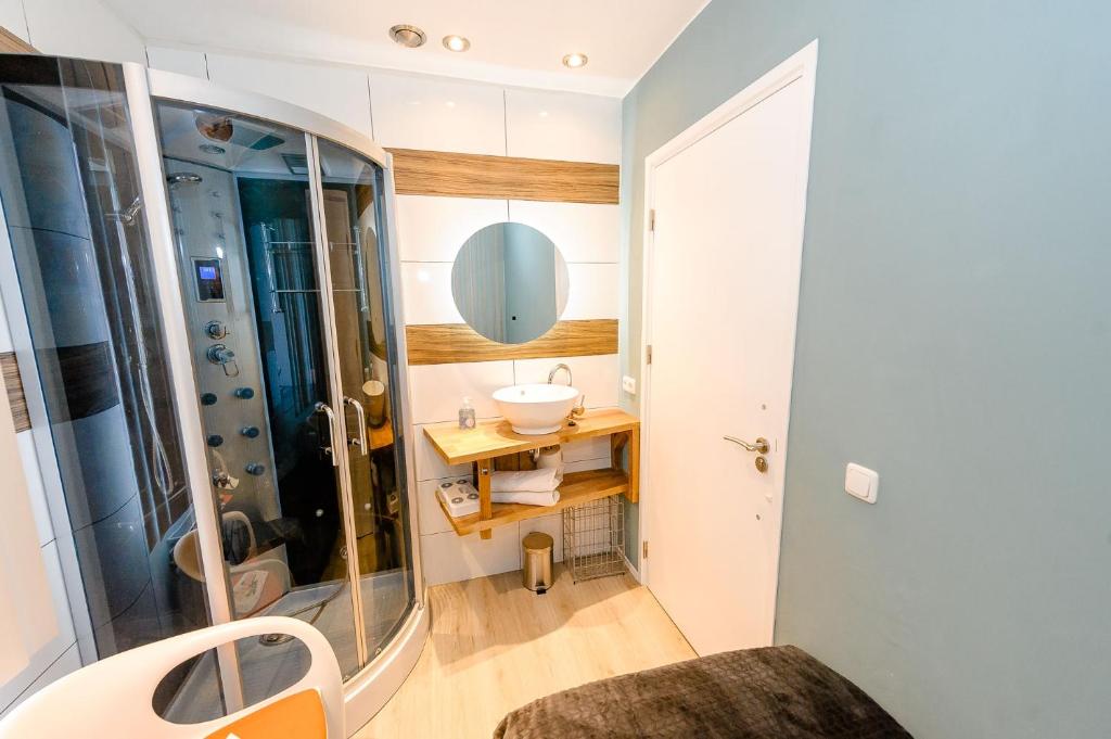 B & B M 3 room 1